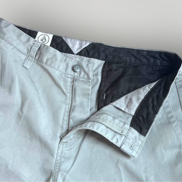 Volcom Khaki Shorts 31 - Picture 10 of 16